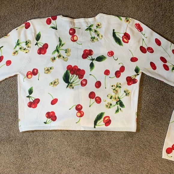 Long sleeve, falling cherries sweater, with front tie. Size M, from RAMPAGE - Picture 5 of 10